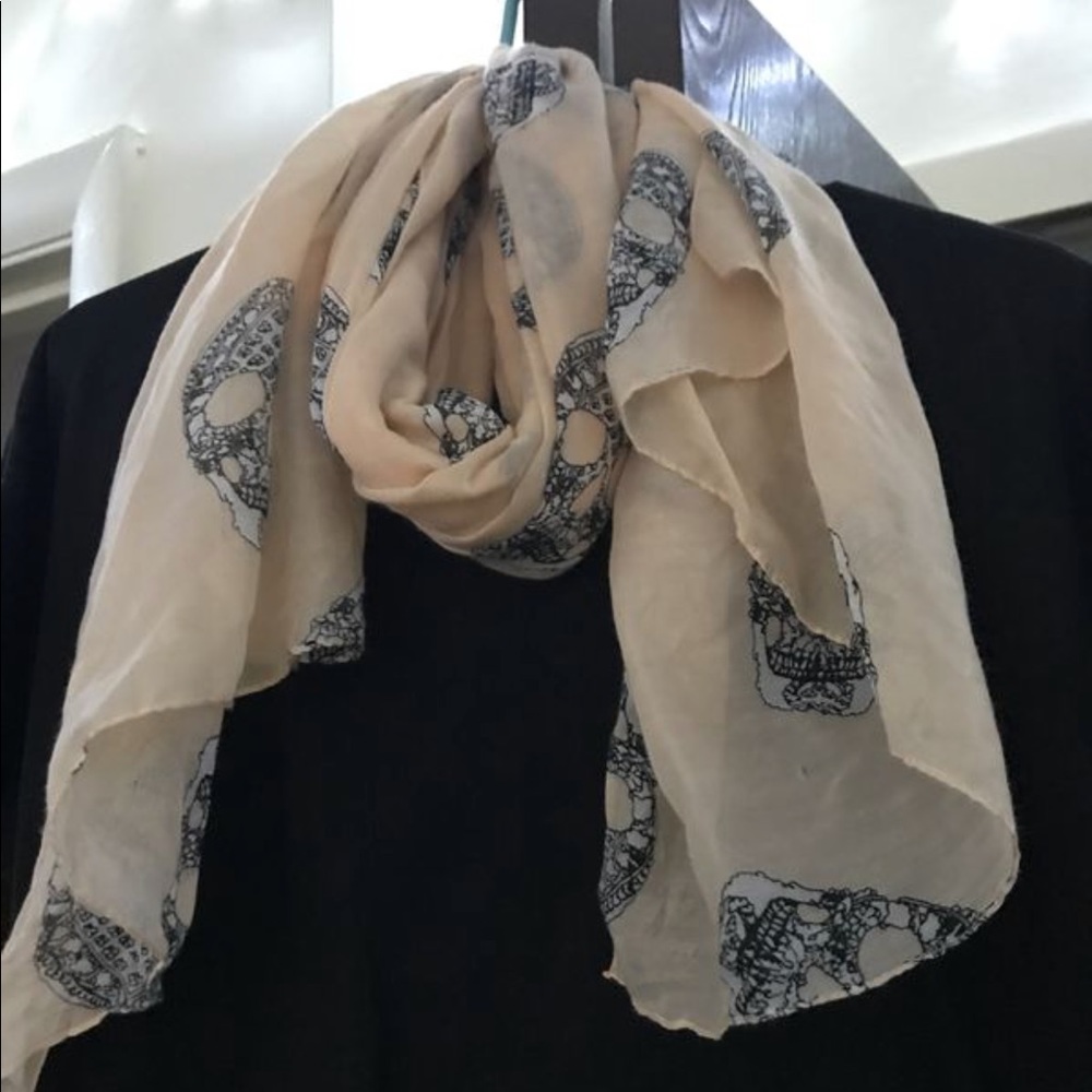F21 Skull scarf